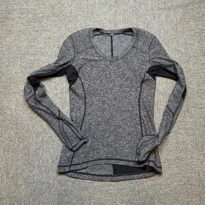 Lululemon Runner Long Sleeve in Heathered Grey w/ Reflectors Size 8